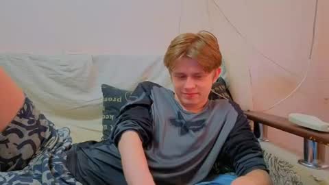 Snapshot of cosm2312 chatting on 07-10-26, 02:52 Andrew online show from 07-10-26, 02:52