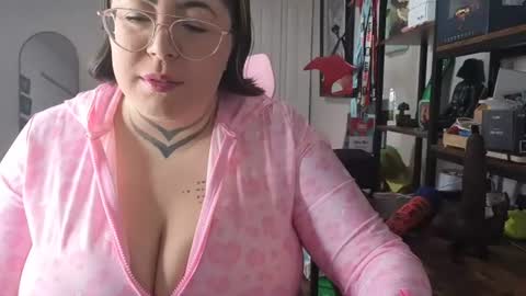 Snapshot of cosplaybruja305 chatting on 07-26-26, 03:04 Miss Mei online show from 07-26-26, 03:04