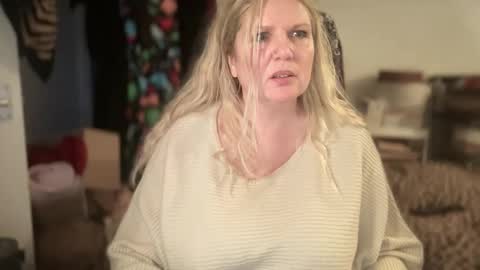 Mollie online show from 12-18-25, 01:06