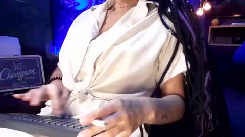 Snapshot of countessofthenight69 chatting on 09-19-25, 07:36 Emma steffano fraggacci online show from 09-19-25, 07:36