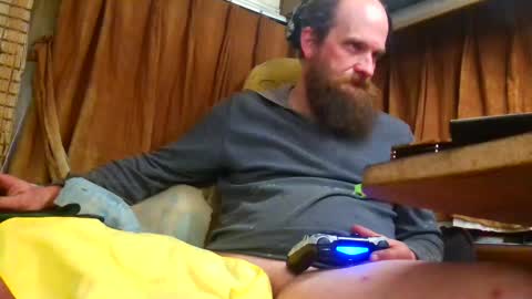 Snapshot of countryfuckers chatting on 09-17-25, 12:18 Alaskawildcouple online show from 09-17-25, 12:18