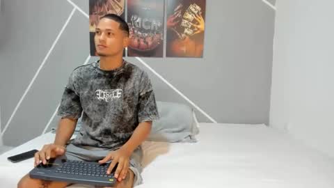 Snapshot of couple777sexy chatting on 04-30-26, 10:14 Andri online show from 04-30-26, 10:14