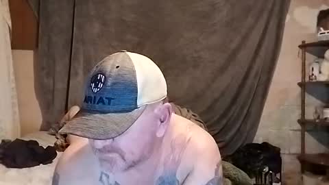 Snapshot of couple_pleaser1 chatting on 02-26-25, 03:53 Ieathairytacos online show from 02-26-25, 03:53