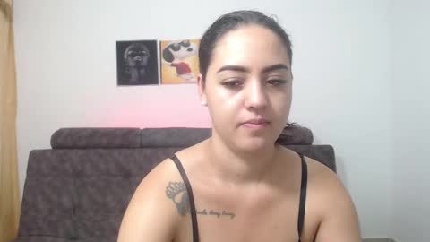  ALEJANDRO Y EMILY  online show from 03-05-25, 12:00
