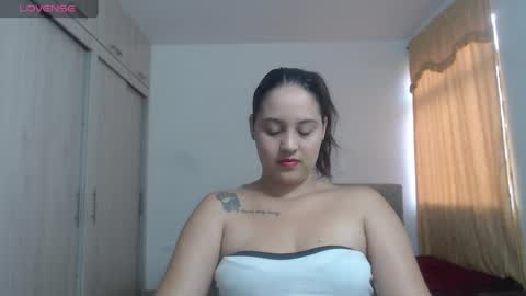  ALEJANDRO Y EMILY  online show from 09-15-25, 01:22