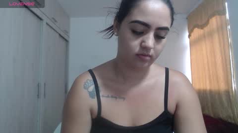  ALEJANDRO Y EMILY  online show from 10-08-25, 01:31