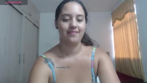  ALEJANDRO Y EMILY  online show from 11-04-25, 07:02