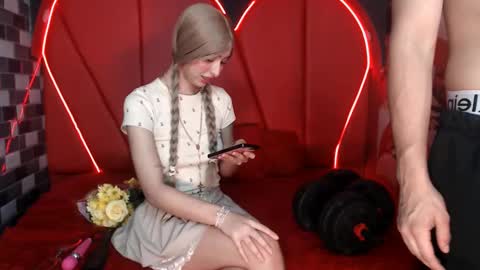 MIA LIZ AND SAM online show from 09-22-25, 08:11