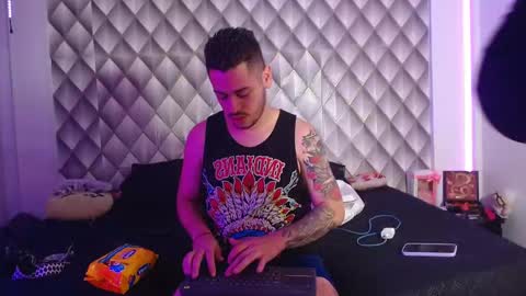 Couplelatin online show from 03-22-26, 04:05