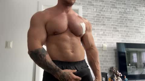 couplemuscle40 online show from 11-08-25, 07:45