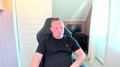 Snapshot of coupleofnor chatting on 05-09-26, 06:24 coupleofnor online show from 05-09-26, 06:24