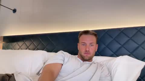 Courtney online show from 03-08-25, 01:39