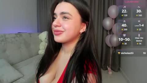 Snapshot of courtneyyk chatting on 06-17-26, 10:54 Courtney online show from 06-17-26, 10:54