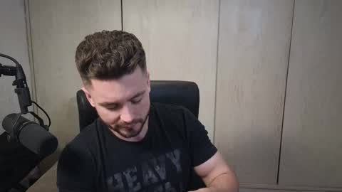 Snapshot of cowboylean chatting on 12-19-25, 07:48 cbl online show from 12-19-25, 07:48