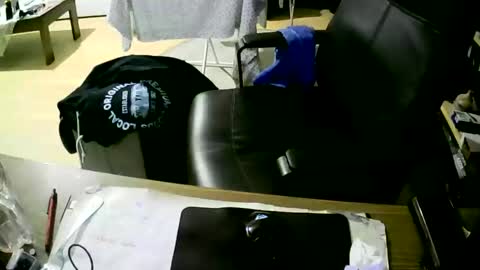 Snapshot of coyote017 chatting on 01-23-25, 03:32 coyote017 online show from 01-23-25, 03:32