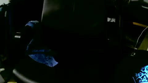 Snapshot of coyote017 chatting on 10-18-25, 06:19 coyote017 online show from 10-18-25, 06:19