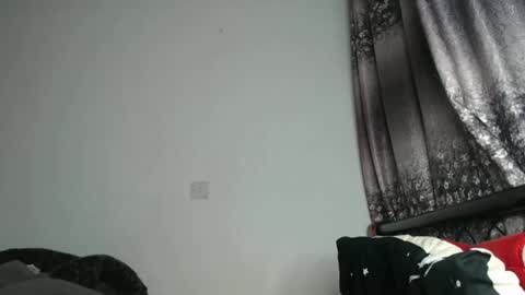 Snapshot of cozy_dion chatting on 04-21-26, 08:23 Erykah online show from 04-21-26, 08:23