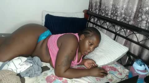 Snapshot of cozy_dion chatting on 05-28-26, 08:39 Erykah online show from 05-28-26, 08:39