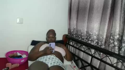 Snapshot of cozy_dion chatting on 06-04-26, 06:36 Erykah online show from 06-04-26, 06:36