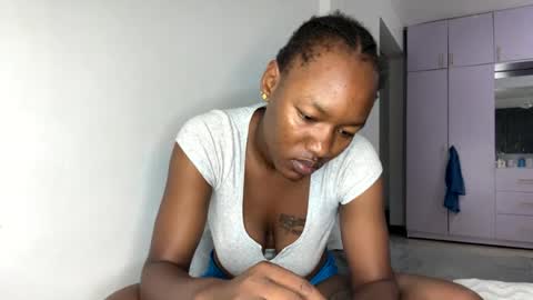 Snapshot of crave_meslowly chatting on 07-17-26, 01:12 Taliee online show from 07-17-26, 01:12