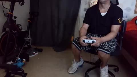 Snapshot of crazy4feetmanic chatting on 04-28-26, 01:48 drbucknaked online show from 04-28-26, 01:48