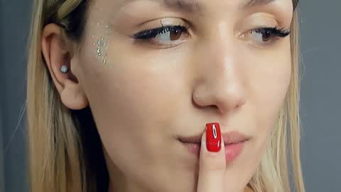 Snapshot of crazy_selfi chatting on 02-01-25, 05:28 Emma online show from 02-01-25, 05:28