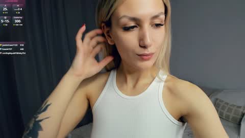 Snapshot of crazy_selfi chatting on 02-03-25, 02:36 Emma online show from 02-03-25, 02:36