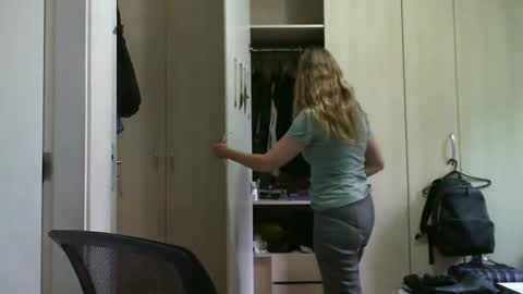 Anny online show from 01-29-25, 02:10