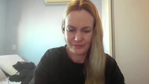 Snapshot of crazyanny chatting on 06-08-26, 10:48 Anny online show from 06-08-26, 10:48