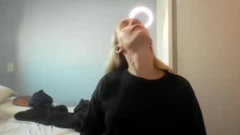 Snapshot of crazyanny chatting on 06-10-26, 10:47 Anny online show from 06-10-26, 10:47
