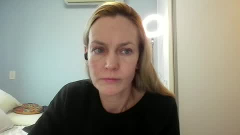 Snapshot of crazyanny chatting on 06-11-26, 10:46 Anny online show from 06-11-26, 10:46