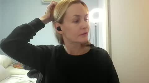 Snapshot of crazyanny chatting on 06-12-26, 10:47 Anny online show from 06-12-26, 10:47