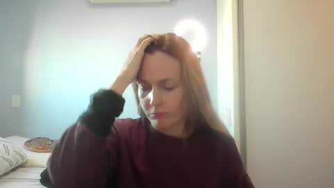 Snapshot of crazyanny chatting on 06-18-26, 10:52 Anny online show from 06-18-26, 10:52