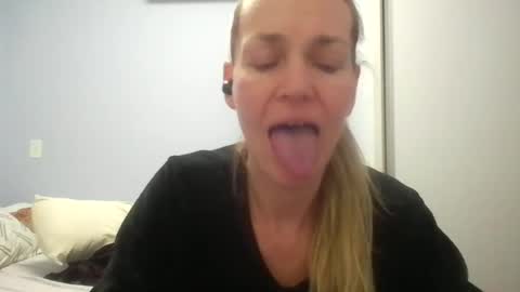 Snapshot of crazyanny chatting on 06-23-26, 12:30 Anny online show from 06-23-26, 12:30