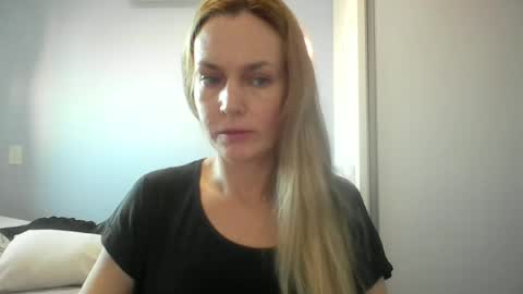 Snapshot of crazyanny chatting on 07-02-26, 10:54 Anny online show from 07-02-26, 10:54