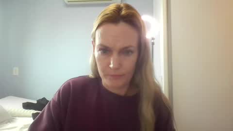 Snapshot of crazyanny chatting on 07-15-26, 10:53 Anny online show from 07-15-26, 10:53