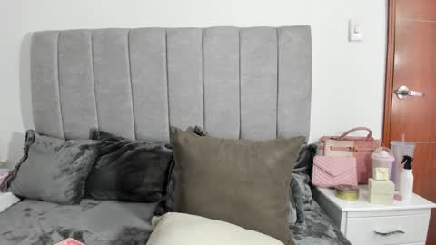 Snapshot of crazygirlsweet chatting on 10-10-25, 08:41 LAURA online show from 10-10-25, 08:41