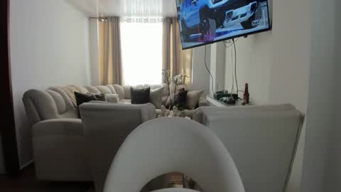 LAURA online show from 11-04-25, 04:17