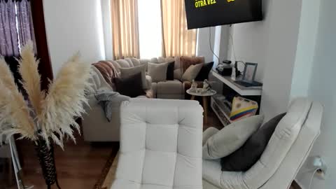 Snapshot of crazygirlsweet chatting on 06-10-26, 12:15 LAURA online show from 06-10-26, 12:15