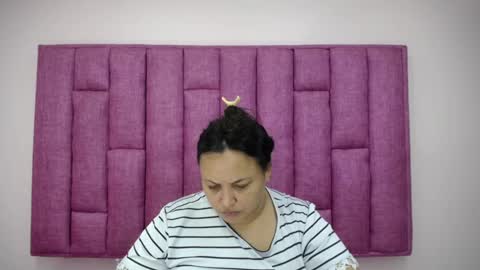 Snapshot of crazyonme chatting on 01-07-26, 04:04 diosalinda online show from 01-07-26, 04:04