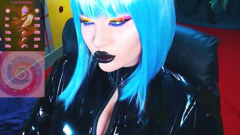 Snapshot of crazypinkyball chatting on 10-26-25, 02:23 Roxy online show from 10-26-25, 02:23