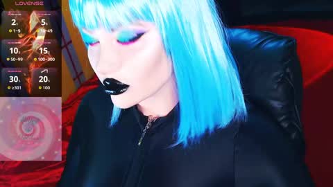Snapshot of crazypinkyball chatting on 05-15-26, 08:32 Roxy online show from 05-15-26, 08:32