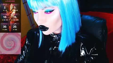 Snapshot of crazypinkyball chatting on 05-20-26, 09:15 Roxy online show from 05-20-26, 09:15