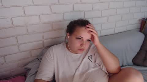 Crazyy Girl  online show from 11-21-25, 04:05