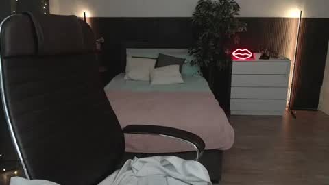 Crazyy Girl  online show from 06-25-26, 05:12