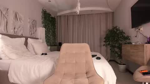 ALEXA AND WALLY online show from 12-19-25, 08:32