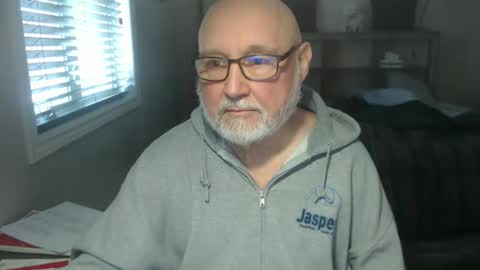 Creamormilk online show from 12-04-25, 02:04