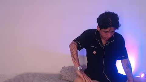 Snapshot of creampie_couple1 chatting on 09-29-25, 01:00 CAMILA Y SEBASTIAN online show from 09-29-25, 01:00