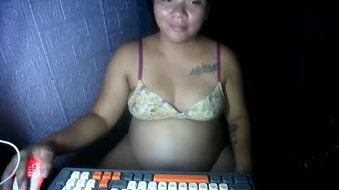 Snapshot of creamy_cunt4uxx chatting on 04-27-26, 05:33 my pussy always wet online show from 04-27-26, 05:33