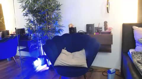 Sophie online show from 02-24-26, 06:33